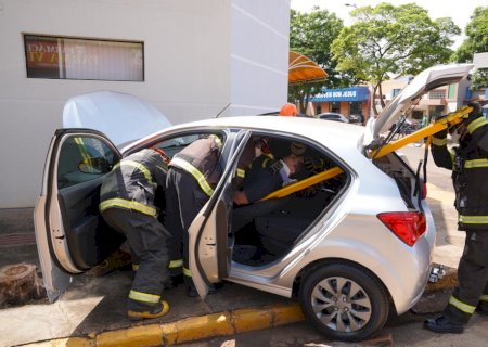 Simulação de acidente chama atenção para os cuidados no trânsito em Batayporã