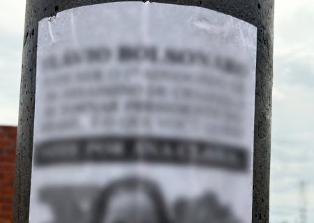 Justiça Eleitoral retira cartazes políticos de postes após denúncia pelo aplicativo Pardal em Batayporã